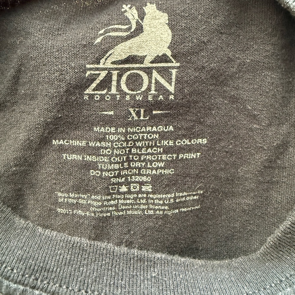 Vintage Black Bob Marley Graphic T-Shirt - Picture 4 of 5